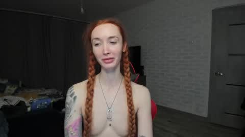 Snapshot of roxy_silver chatting on 03-11-25, 01:05 Roxy online show from 03-11-25, 01:05