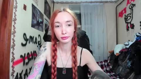 Snapshot of roxy_silver chatting on 10-11-25, 09:46 Roxy online show from 10-11-25, 09:46