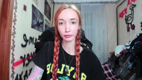 Snapshot of roxy_silver chatting on 10-13-25, 04:51 Roxy online show from 10-13-25, 04:51
