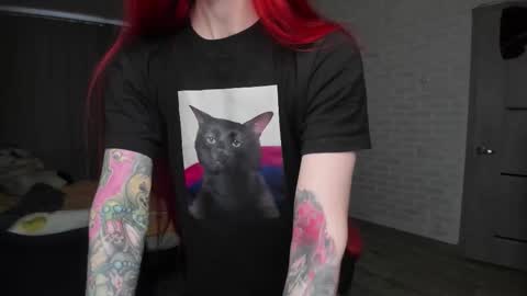 Snapshot of roxy_silver chatting on 02-14-26, 06:10 Roxy online show from 02-14-26, 06:10