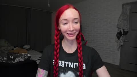 Snapshot of roxy_silver chatting on 02-18-26, 08:05 Roxy online show from 02-18-26, 08:05