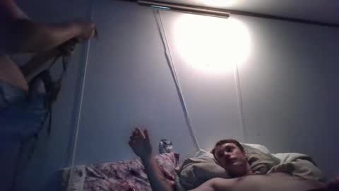 Roxy and Brock online show from 09-10-25, 12:38