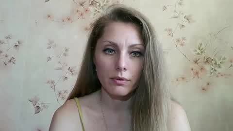 roxyfox18x01 online show from 03-15-26, 12:00