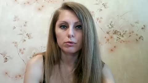 Snapshot of roxyfox18x01 chatting on 05-04-26, 07:48 roxyfox18x01 online show from 05-04-26, 07:48