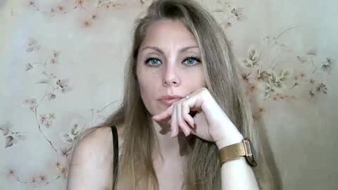 Snapshot of roxyfox18x01 chatting on 05-06-26, 06:30 roxyfox18x01 online show from 05-06-26, 06:30