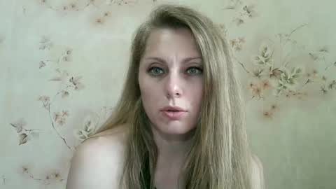 Snapshot of roxyfox18x01 chatting on 05-13-26, 08:12 roxyfox18x01 online show from 05-13-26, 08:12