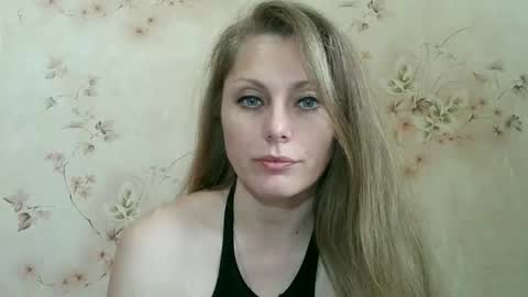 Snapshot of roxyfox18x01 chatting on 05-18-26, 06:41 roxyfox18x01 online show from 05-18-26, 06:41