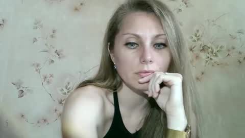 Snapshot of roxyfox18x01 chatting on 05-20-26, 07:25 roxyfox18x01 online show from 05-20-26, 07:25