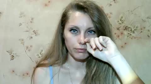 Snapshot of roxyfox18x01 chatting on 05-21-26, 07:32 roxyfox18x01 online show from 05-21-26, 07:32