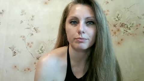 Snapshot of roxyfox18x01 chatting on 05-22-26, 07:59 roxyfox18x01 online show from 05-22-26, 07:59