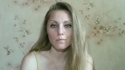 Snapshot of roxyfox18x01 chatting on 05-24-26, 01:05 roxyfox18x01 online show from 05-24-26, 01:05