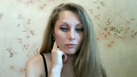 Snapshot of roxyfox18x01 chatting on 05-26-26, 08:10 roxyfox18x01 online show from 05-26-26, 08:10