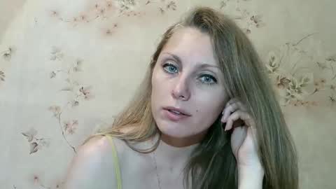 Snapshot of roxyfox18x01 chatting on 05-31-26, 07:26 roxyfox18x01 online show from 05-31-26, 07:26