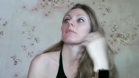 Snapshot of roxyfox18x01 chatting on 06-02-26, 07:32 roxyfox18x01 online show from 06-02-26, 07:32