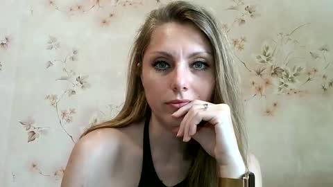 Snapshot of roxyfox18x01 chatting on 06-05-26, 07:25 roxyfox18x01 online show from 06-05-26, 07:25