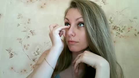 Snapshot of roxyfox18x01 chatting on 06-06-26, 02:11 roxyfox18x01 online show from 06-06-26, 02:11