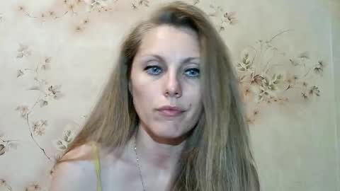 Snapshot of roxyfox18x01 chatting on 06-09-26, 07:36 roxyfox18x01 online show from 06-09-26, 07:36