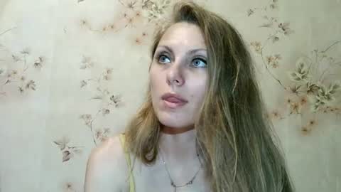 Snapshot of roxyfox18x01 chatting on 06-11-26, 07:34 roxyfox18x01 online show from 06-11-26, 07:34