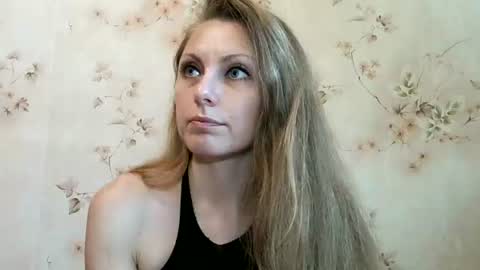 Snapshot of roxyfox18x01 chatting on 06-12-26, 07:51 roxyfox18x01 online show from 06-12-26, 07:51