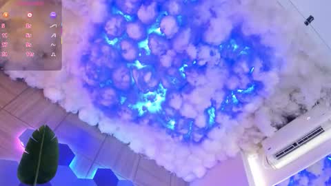 Snapshot of roxylior chatting on 10-29-25, 07:37 online show from 10-29-25, 07:37