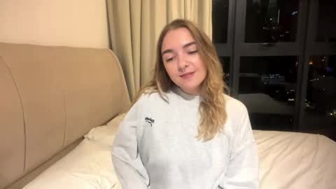Roxy online show from 05-19-26, 02:23