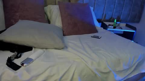 Snapshot of roxysyn chatting on 03-06-26, 04:09 roxysyn online show from 03-06-26, 04:09