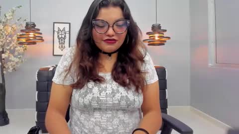 Snapshot of roxyvixen_ chatting on 11-02-25, 03:31 Roxy Vixen  online show from 11-02-25, 03:31