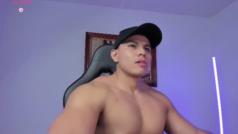 Snapshot of roy__constance chatting on 06-18-26, 05:30 Roy Constance online show from 06-18-26, 05:30