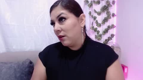 Snapshot of royalebruna chatting on 02-19-26, 01:40 Bruna Royale online show from 02-19-26, 01:40
