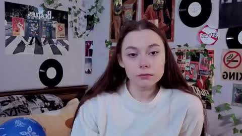 Snapshot of roygeers chatting on 02-18-26, 11:06 Alice online show from 02-18-26, 11:06