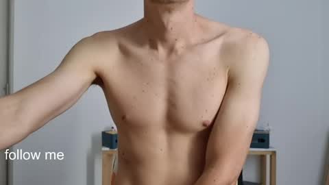 Snapshot of royyourtoy chatting on 04-04-26, 06:27 Roy online show from 04-04-26, 06:27