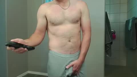 Snapshot of rshaw2891 chatting on 04-12-26, 04:34 rshaw2891 online show from 04-12-26, 04:34