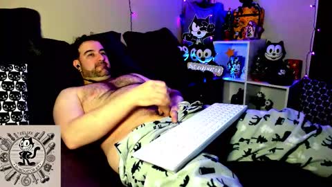 Snapshot of rubenator69 chatting on 11-23-25, 03:23 Ruben online show from 11-23-25, 03:23