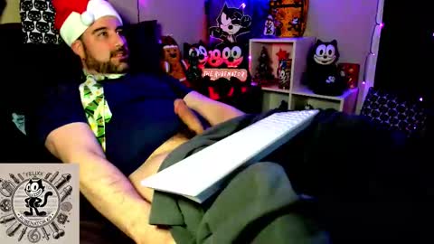 Snapshot of rubenator69 chatting on 12-05-25, 06:44 Ruben online show from 12-05-25, 06:44