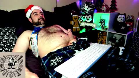 Snapshot of rubenator69 chatting on 12-21-25, 03:30 Ruben online show from 12-21-25, 03:30