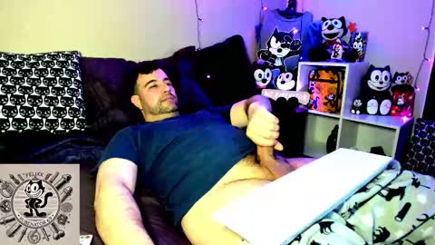 Snapshot of rubenator69 chatting on 02-06-26, 02:53 Ruben online show from 02-06-26, 02:53