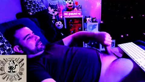 Snapshot of rubenator69 chatting on 02-22-26, 06:46 Ruben online show from 02-22-26, 06:46