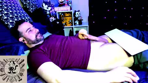 Snapshot of rubenator69 chatting on 03-05-26, 08:32 Ruben online show from 03-05-26, 08:32