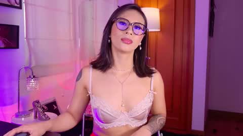 Snapshot of rue_bellafire chatting on 02-17-26, 06:25 Rue online show from 02-17-26, 06:25