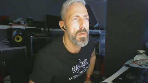 Snapshot of ruffi77 chatting on 01-07-25, 10:22 Chico que rico Caliente online show from 01-07-25, 10:22