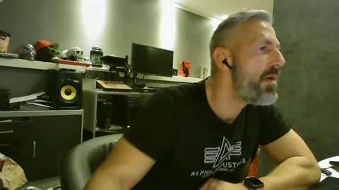 Snapshot of ruffi77 chatting on 01-08-25, 06:52 Chico que rico Caliente online show from 01-08-25, 06:52