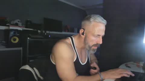 Snapshot of ruffi77 chatting on 01-18-25, 02:44 Chico que rico Caliente online show from 01-18-25, 02:44