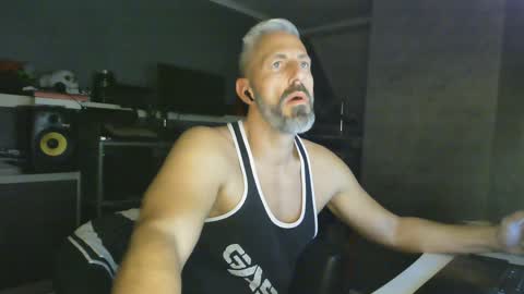 Snapshot of ruffi77 chatting on 01-18-25, 11:55 Chico que rico Caliente online show from 01-18-25, 11:55