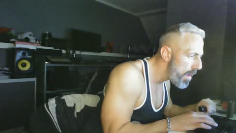 Snapshot of ruffi77 chatting on 01-19-25, 02:57 Chico que rico Caliente online show from 01-19-25, 02:57