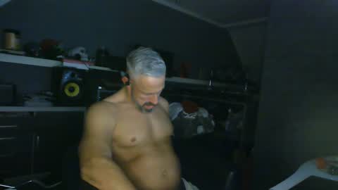 Snapshot of ruffi77 chatting on 02-04-25, 10:45 Chico que rico Caliente online show from 02-04-25, 10:45