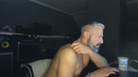 Snapshot of ruffi77 chatting on 02-06-25, 01:16 Chico que rico Caliente online show from 02-06-25, 01:16