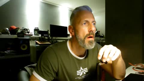 Snapshot of ruffi77 chatting on 02-23-25, 06:23 Chico que rico Caliente online show from 02-23-25, 06:23