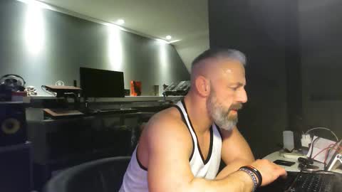 Chico que rico Caliente online show from 02-17-26, 02:30