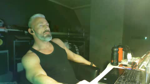 Chico que rico Caliente online show from 02-20-26, 02:41