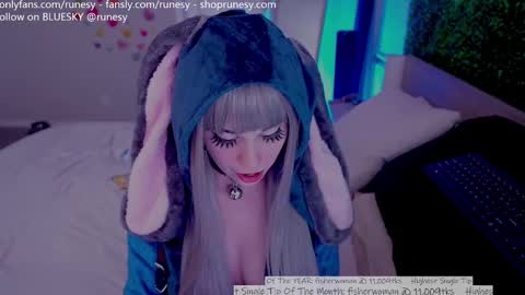 Snapshot of runesy chatting on 02-22-25, 04:07 Lady online show from 02-22-25, 04:07